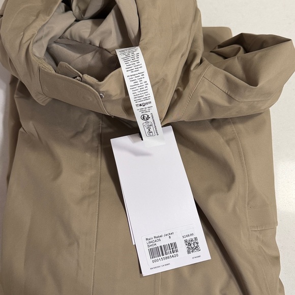 Lululemon - Rain Rebel Jacket in sheer oak - Picture 6 of 6